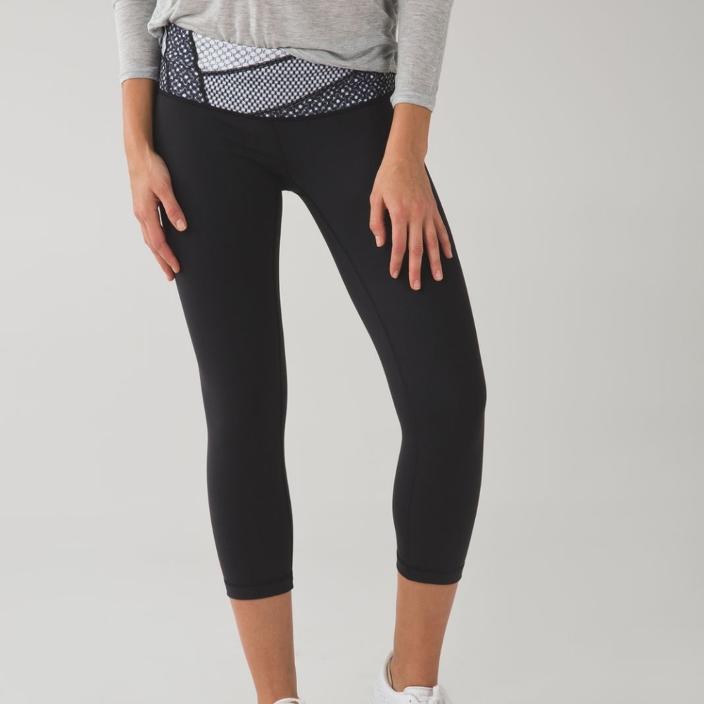 GUC Lululemon Wunder Under Crop III *Full-On LuonBlack/Dottie Eyelet White BLK